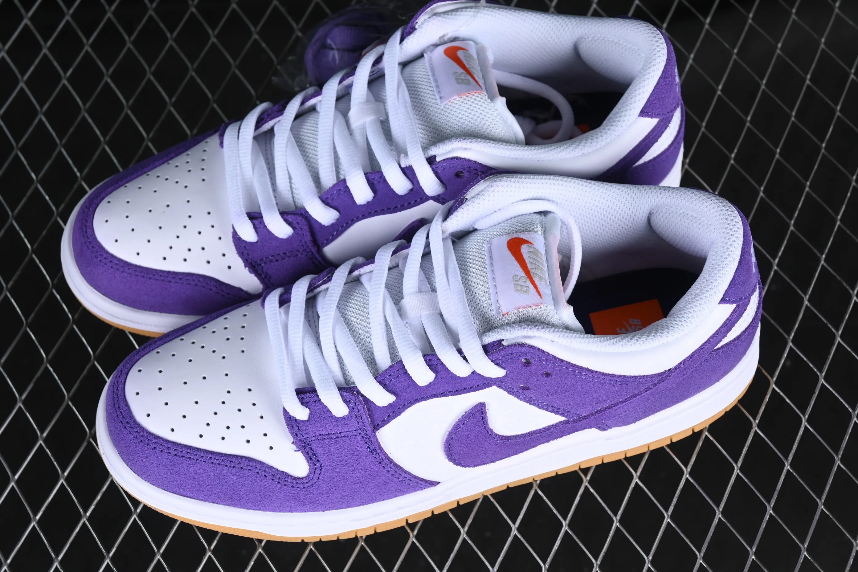 All categories Nk SB Dunk Series Nk SB Dunk Low low-top sneakers Cost-effective version Nk SB Dunk "Purple Suede" wicked purple color SB low-top casual sneakers DV5464-500